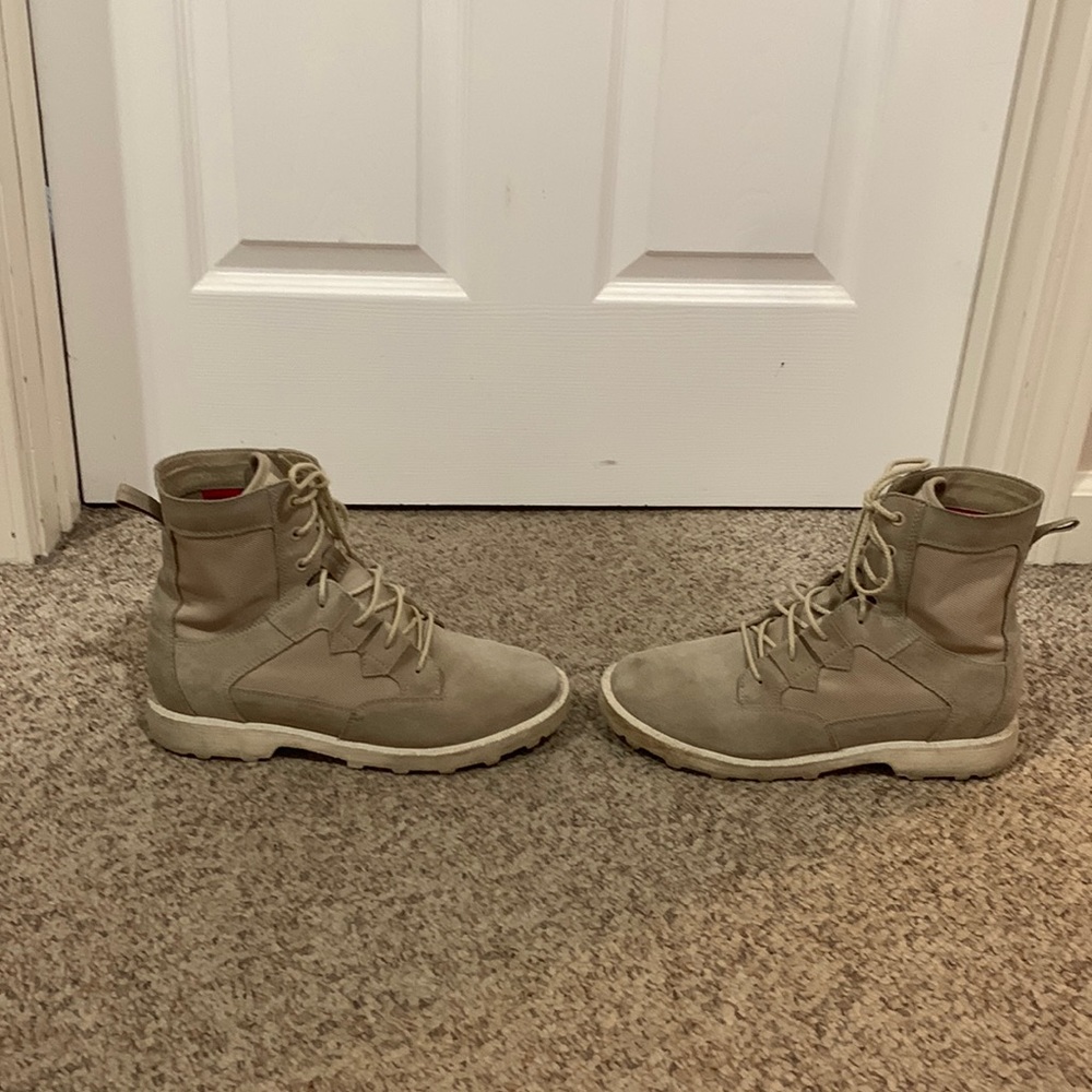 Sorel beige lace up combat waterproof boots size 9